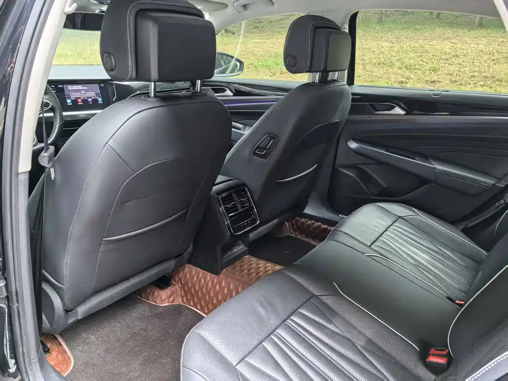 Volkswagen Passat PHEV — миниатюра 7