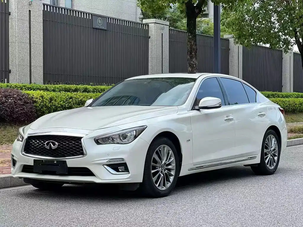 Купить Infiniti Q50L