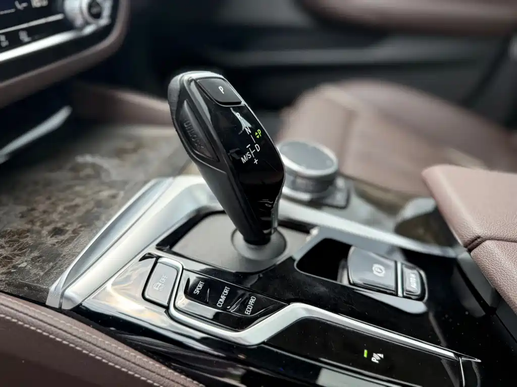 BMW 5 Series — миниатюра 7