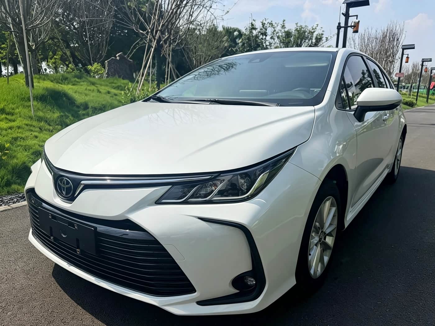 Toyota Corolla 1.2 л 2022 г. Белый, пробег 30000 км