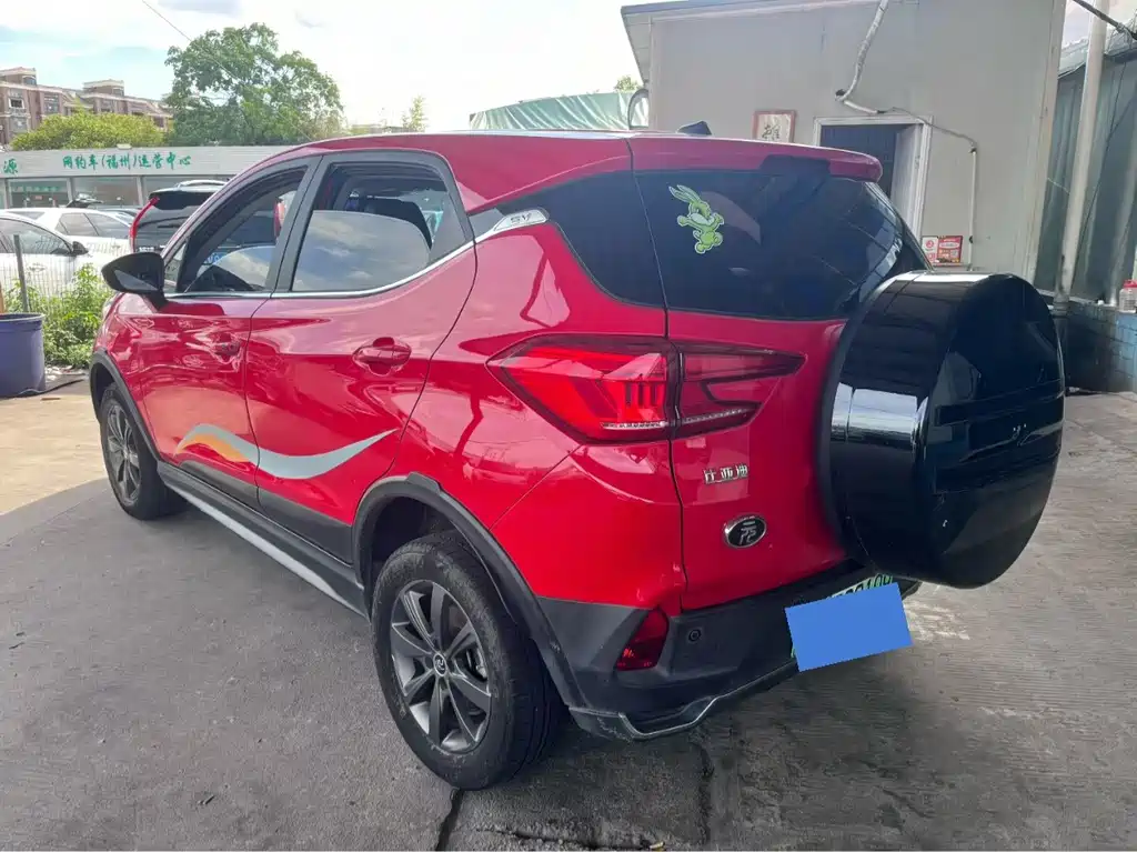 BYD Yuan EV — миниатюра 8