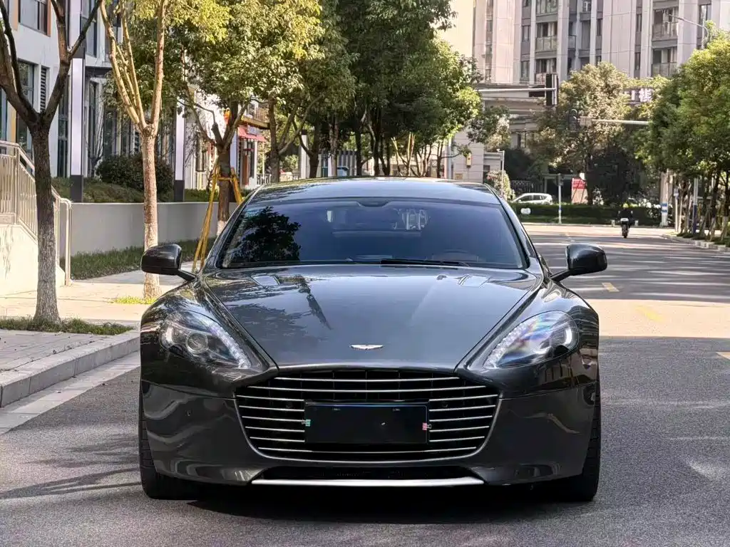 Aston Martin Rapide — миниатюра 2