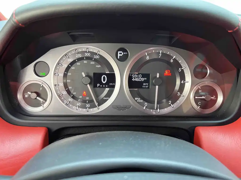 Aston Martin DB9 — миниатюра 6