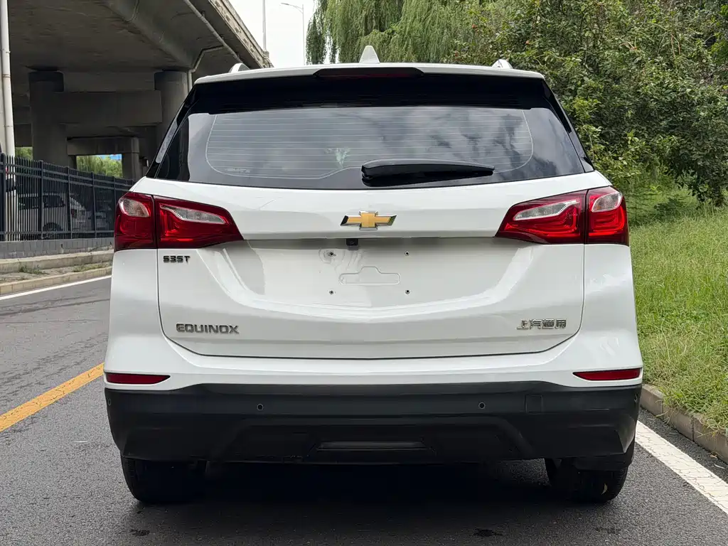 Chevrolet Equinox — миниатюра 17