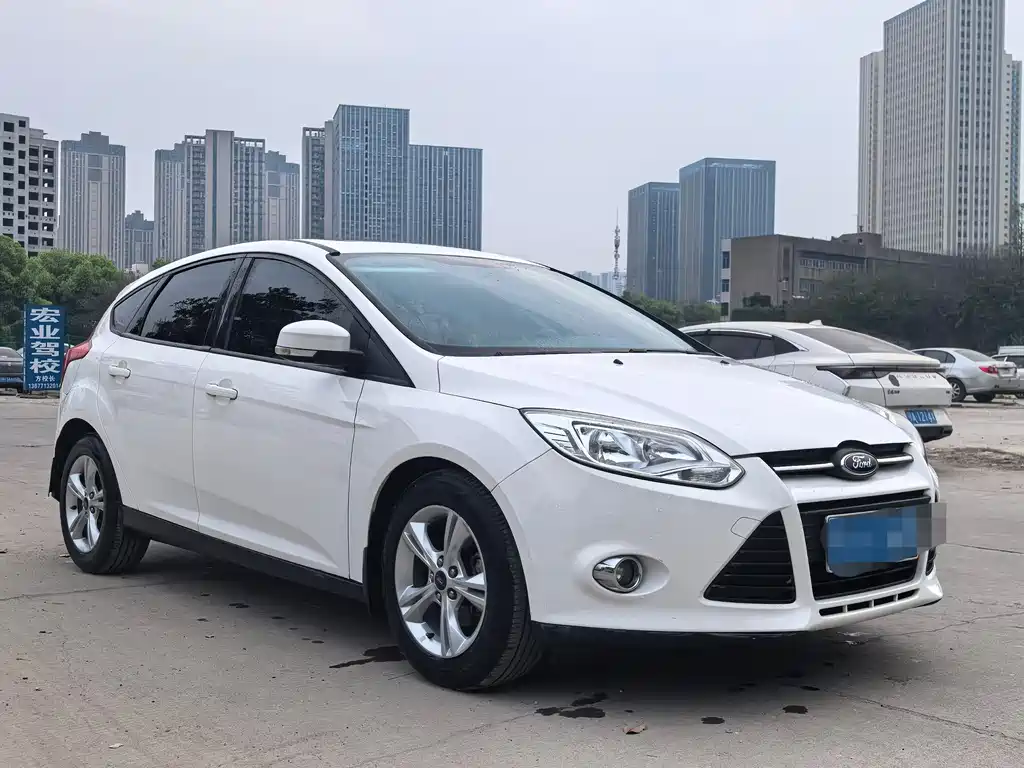 Ford Focus 2012 1.6L AT