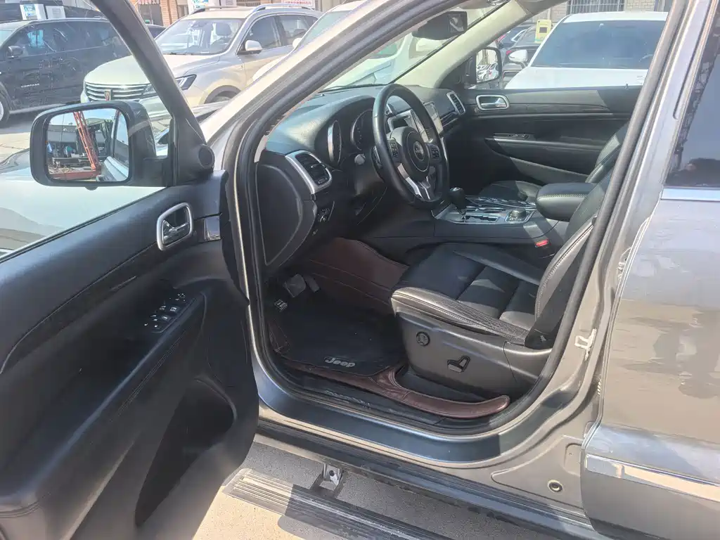 Jeep Grand Cherokee (Import) — миниатюра 7
