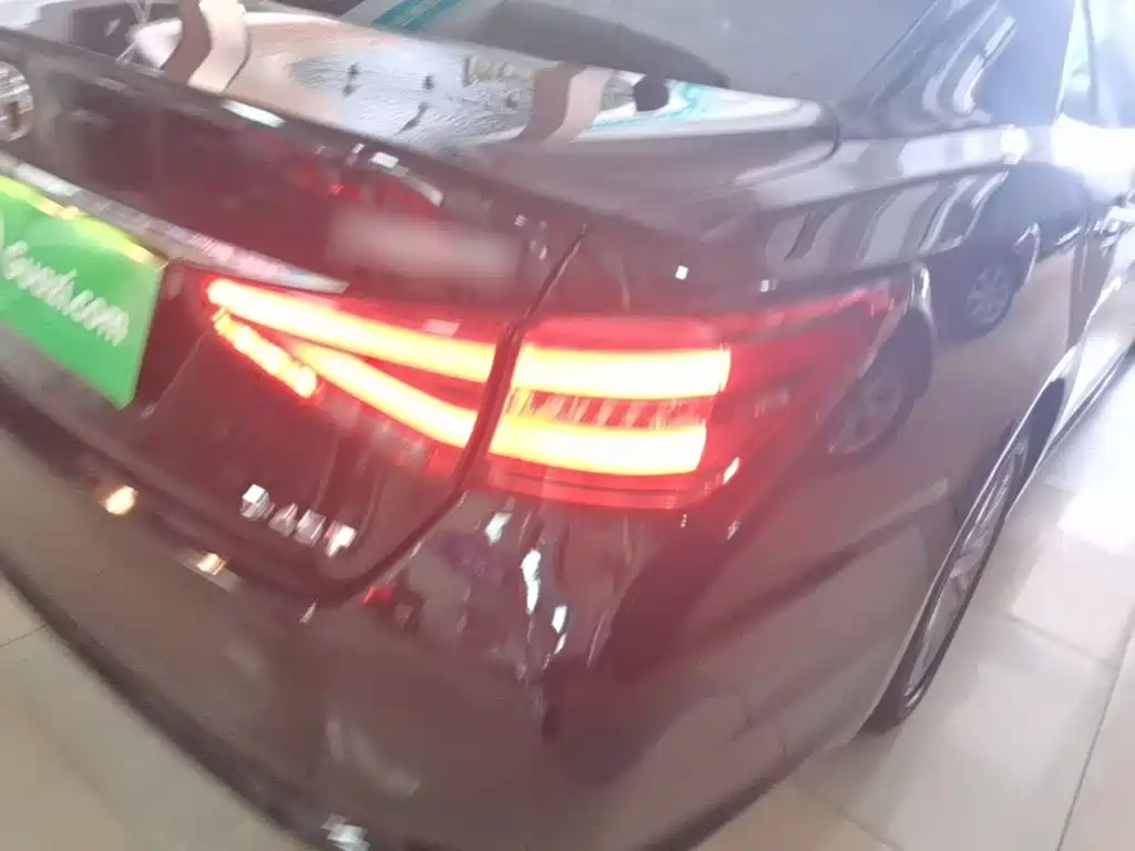 Toyota Crown — миниатюра 8