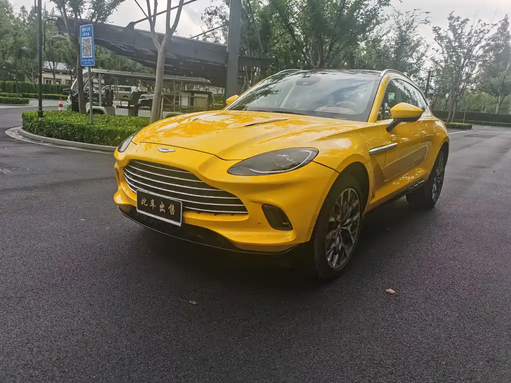 Aston Martin DBX