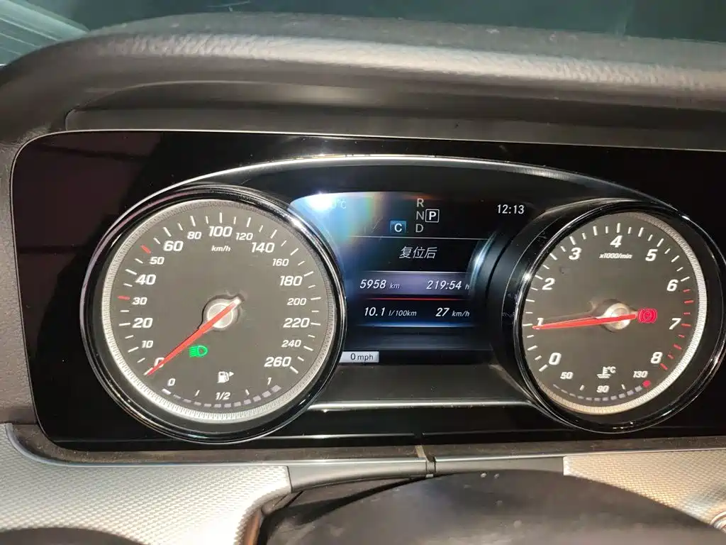 Mercedes-Benz E-Class — миниатюра 7