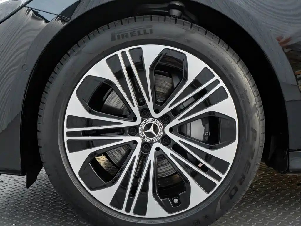 Mercedes-Benz E-Class — миниатюра 10