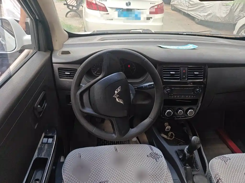 Wuling Rongguang V — миниатюра 11