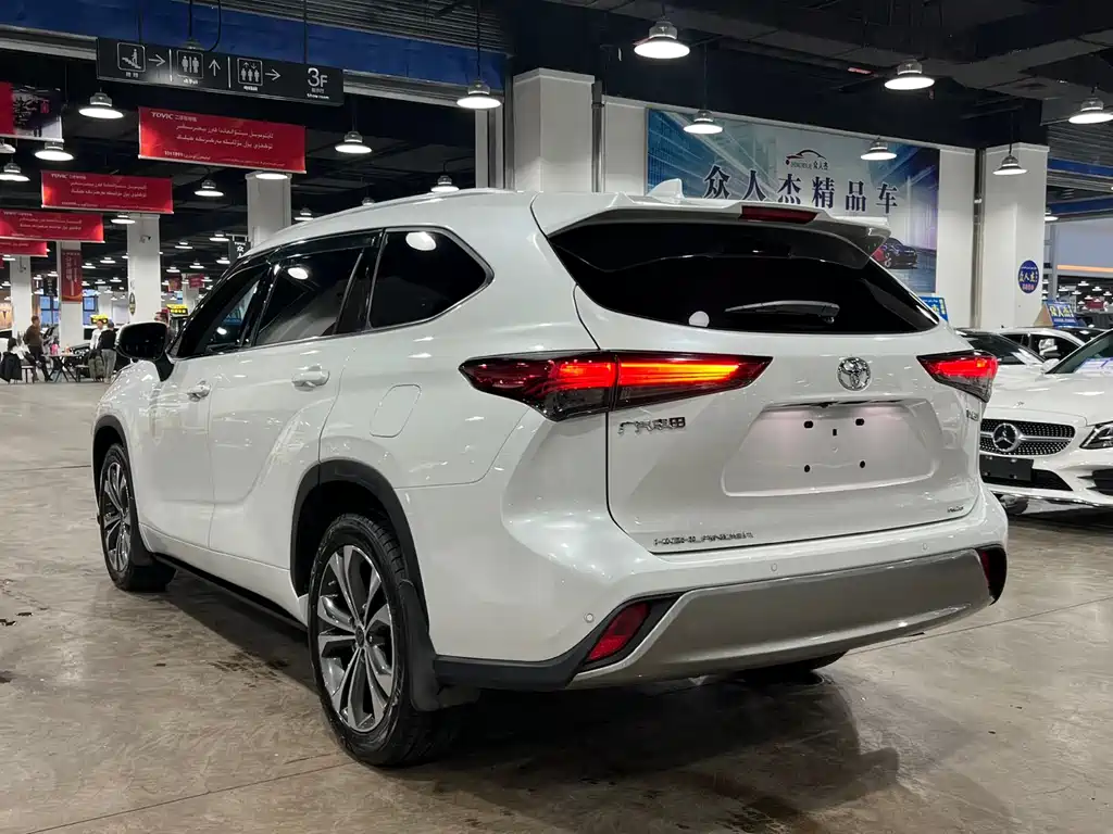 TOYOTA HIGHLANDER