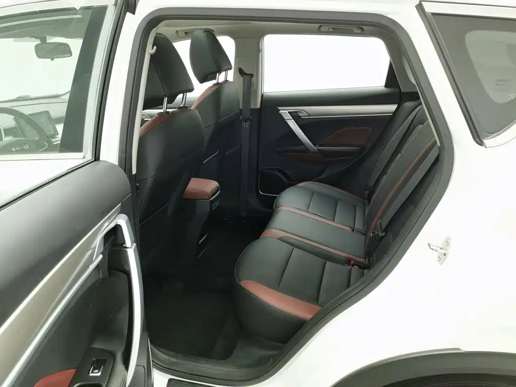 Geely Binyue — миниатюра 15