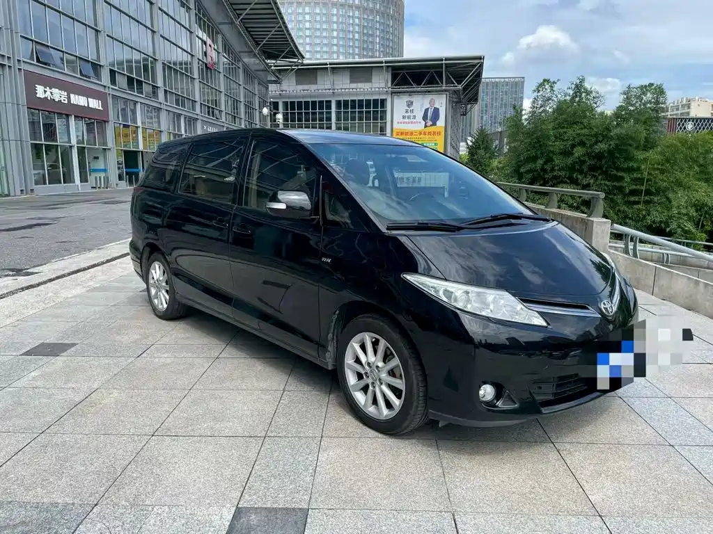 Toyota Previa — миниатюра 2