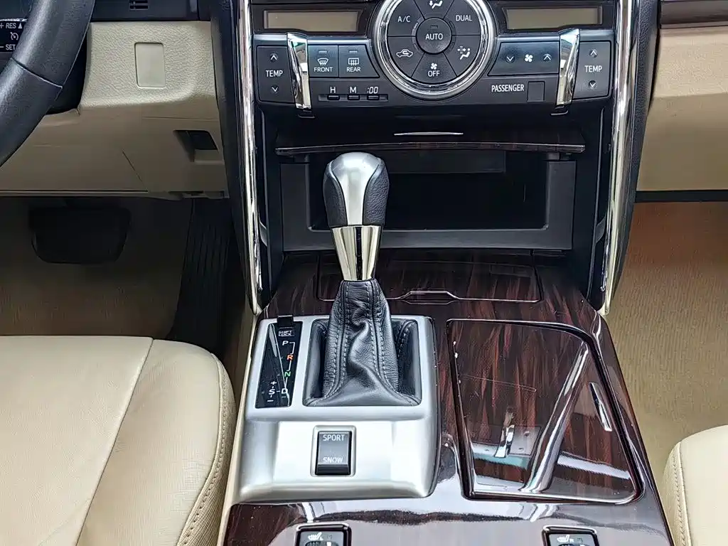 Toyota Reiz — миниатюра 13