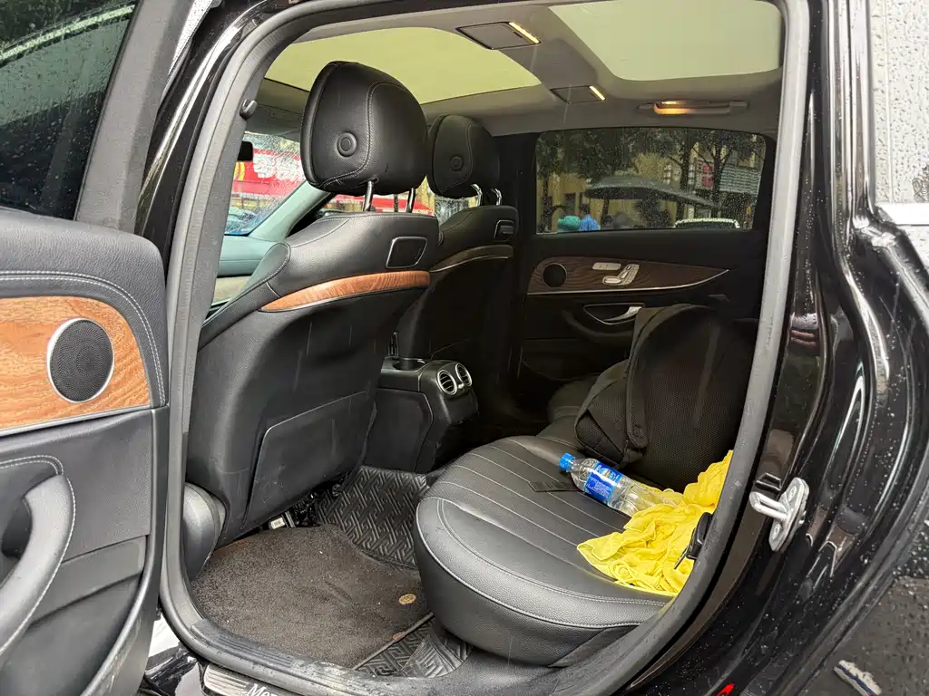 Mercedes-Benz E-Class — миниатюра 7