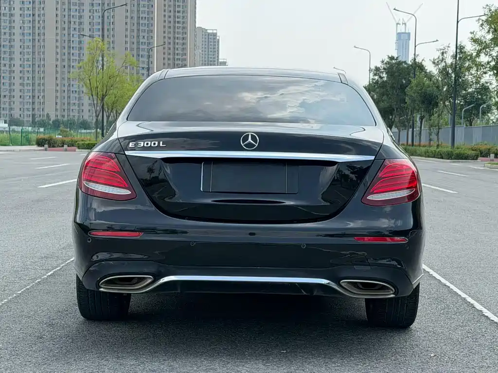 Mercedes-Benz E-Class — миниатюра 8