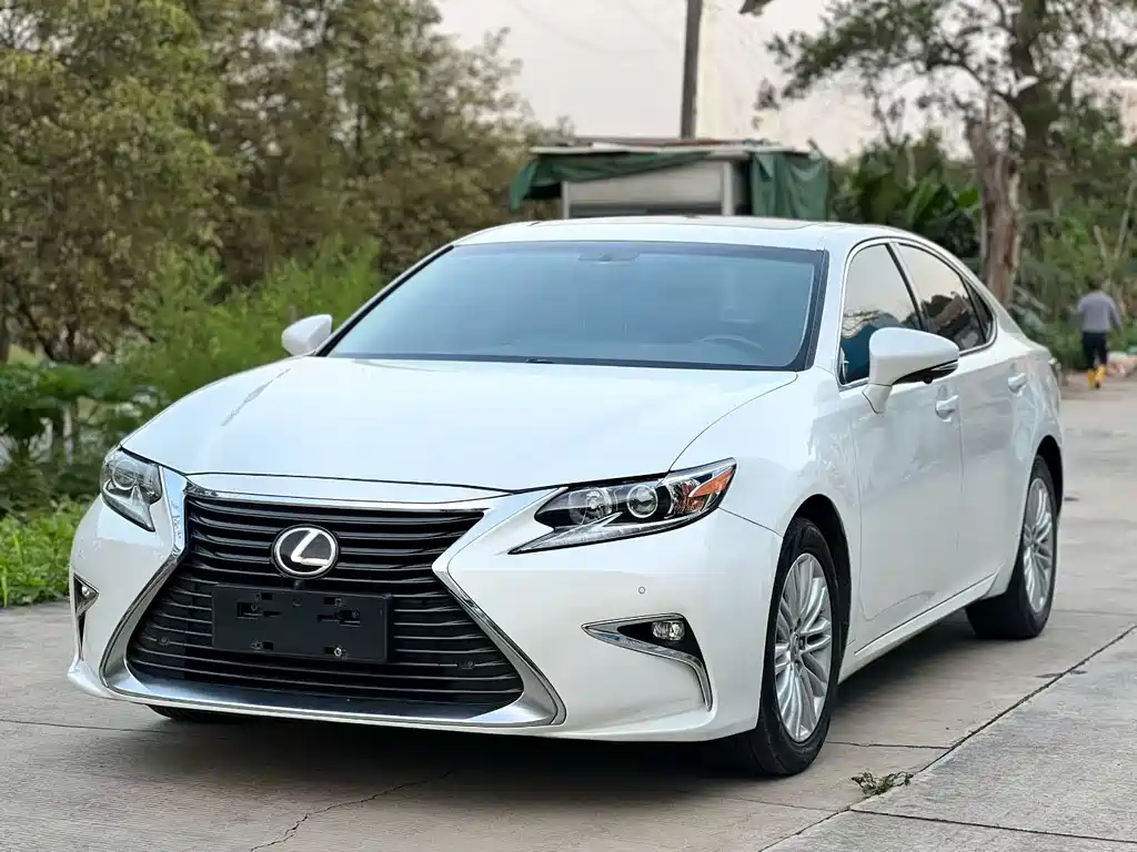 Lexus ES 2016
