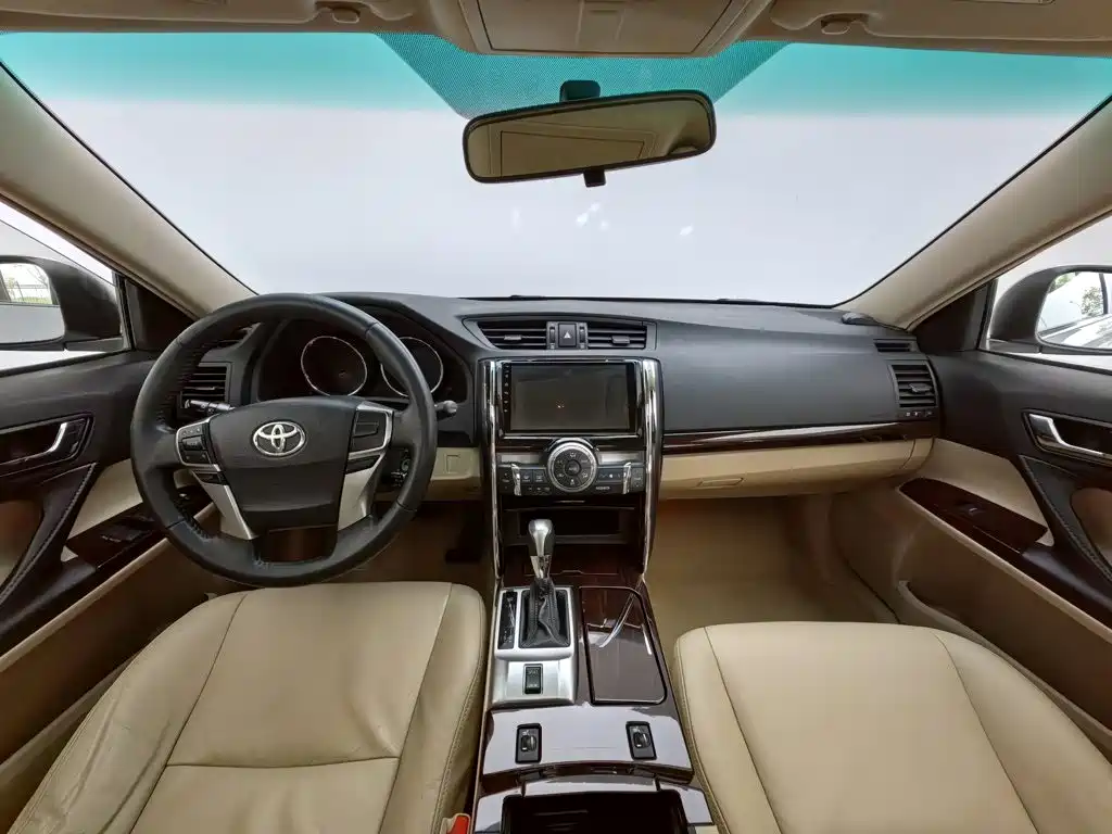 Toyota Reiz — миниатюра 5