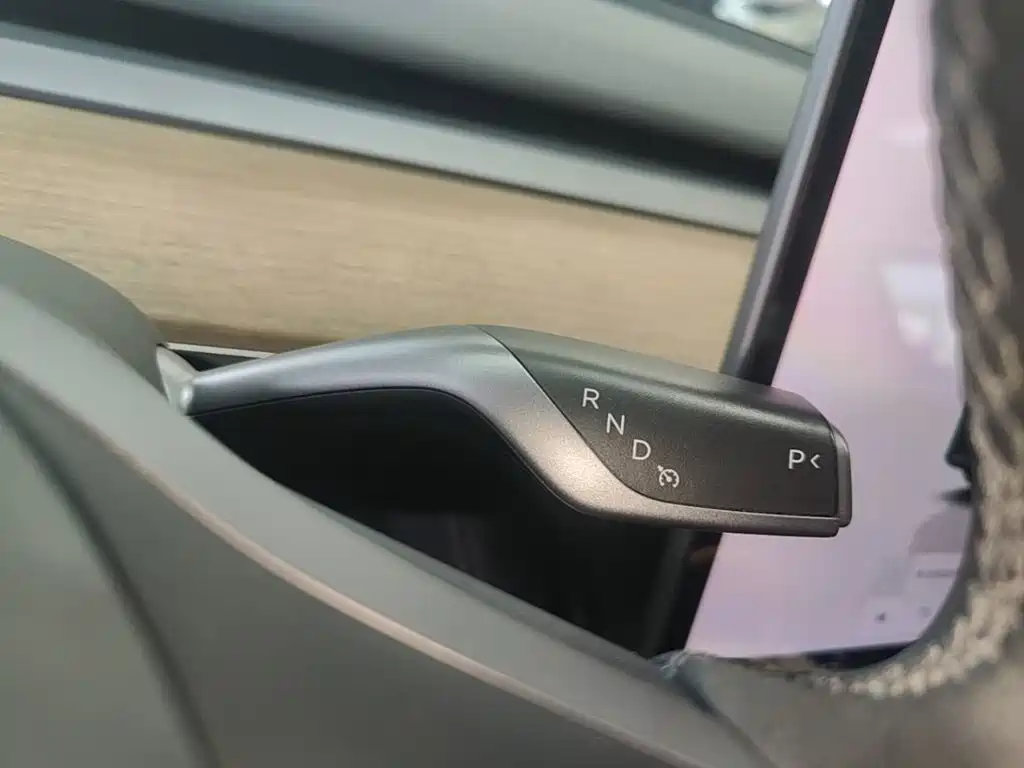 Tesla Model Y — миниатюра 14