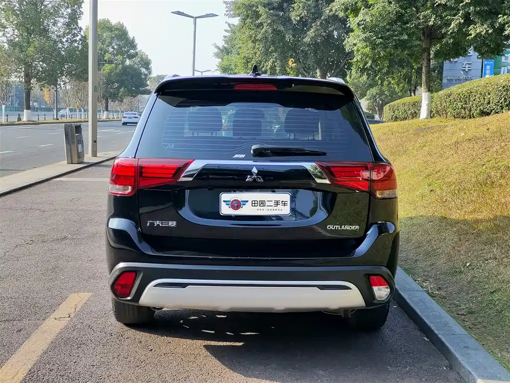 MITSUBISHI OUTLANDER