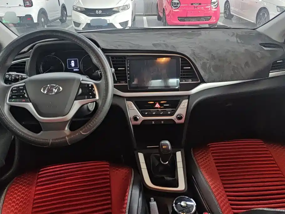 Hyundai Elantra — миниатюра 12