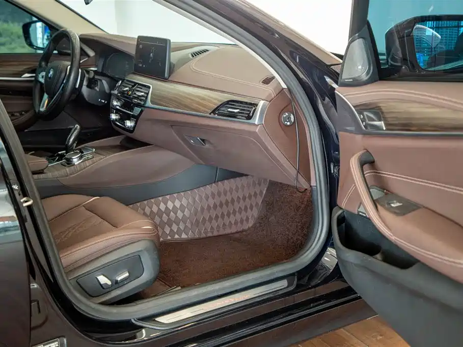 BMW 5 Series — миниатюра 20