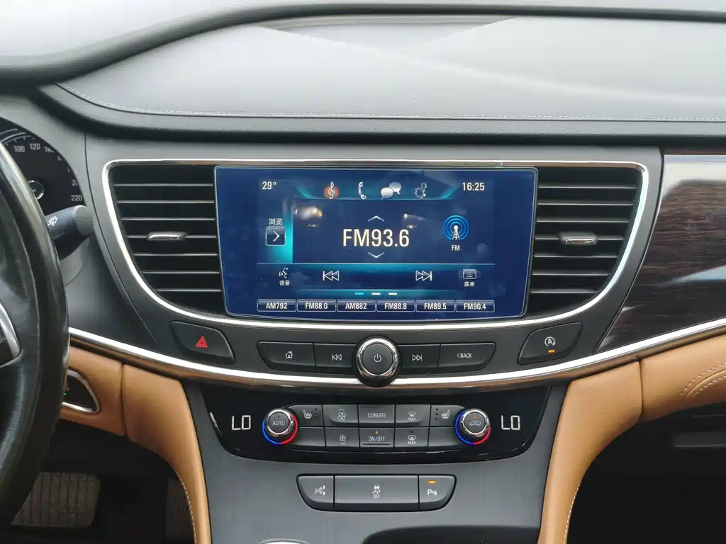 Buick LaCrosse — миниатюра 10