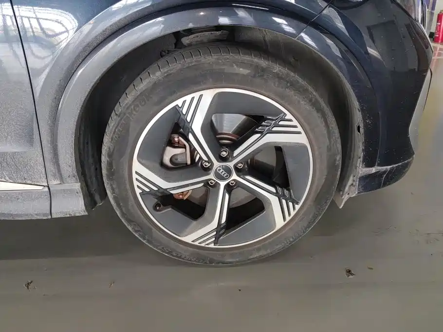 Audi Q4 e-tron — миниатюра 6