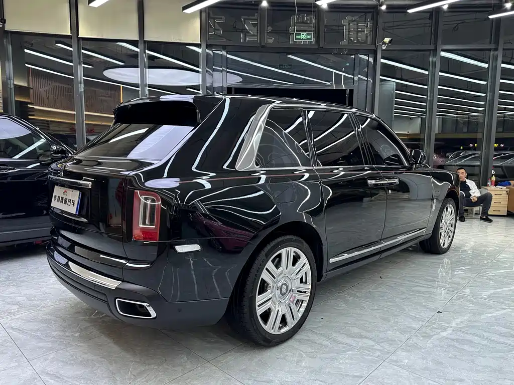 Rolls-Royce Cullinan — миниатюра 21
