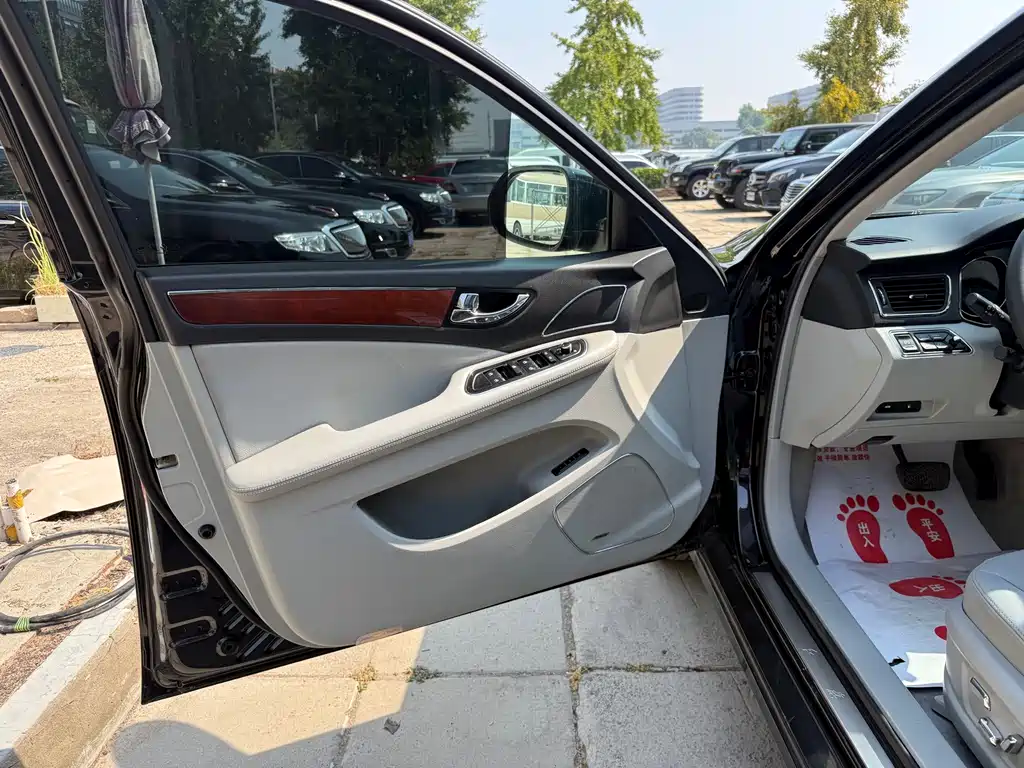 Hongqi H7 2015 2.0T Luxury
