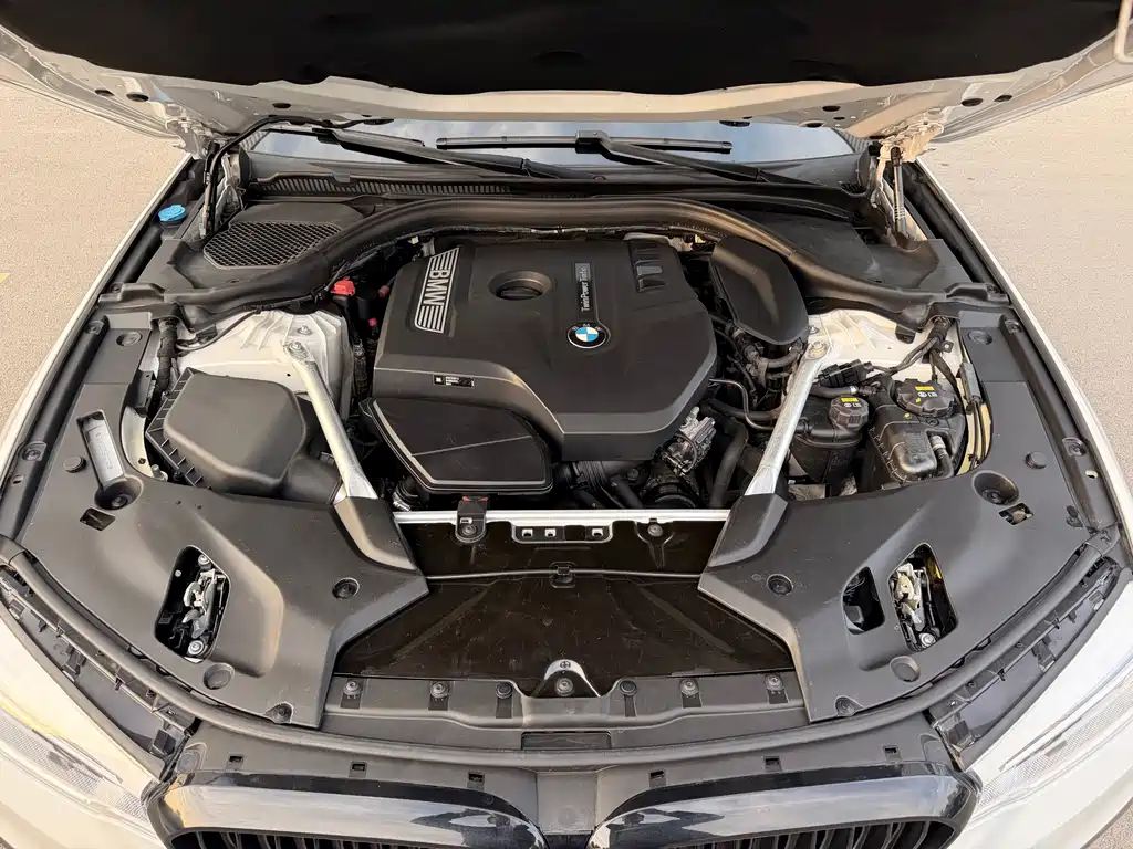 BMW 5 Series — миниатюра 4