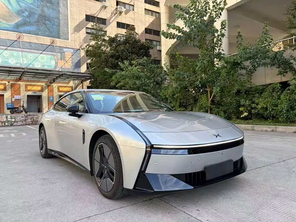 XPeng P7 — миниатюра 3