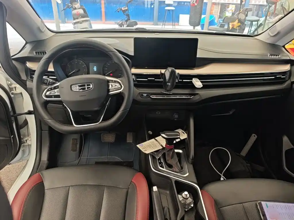 Geely Vision X3 — миниатюра 10