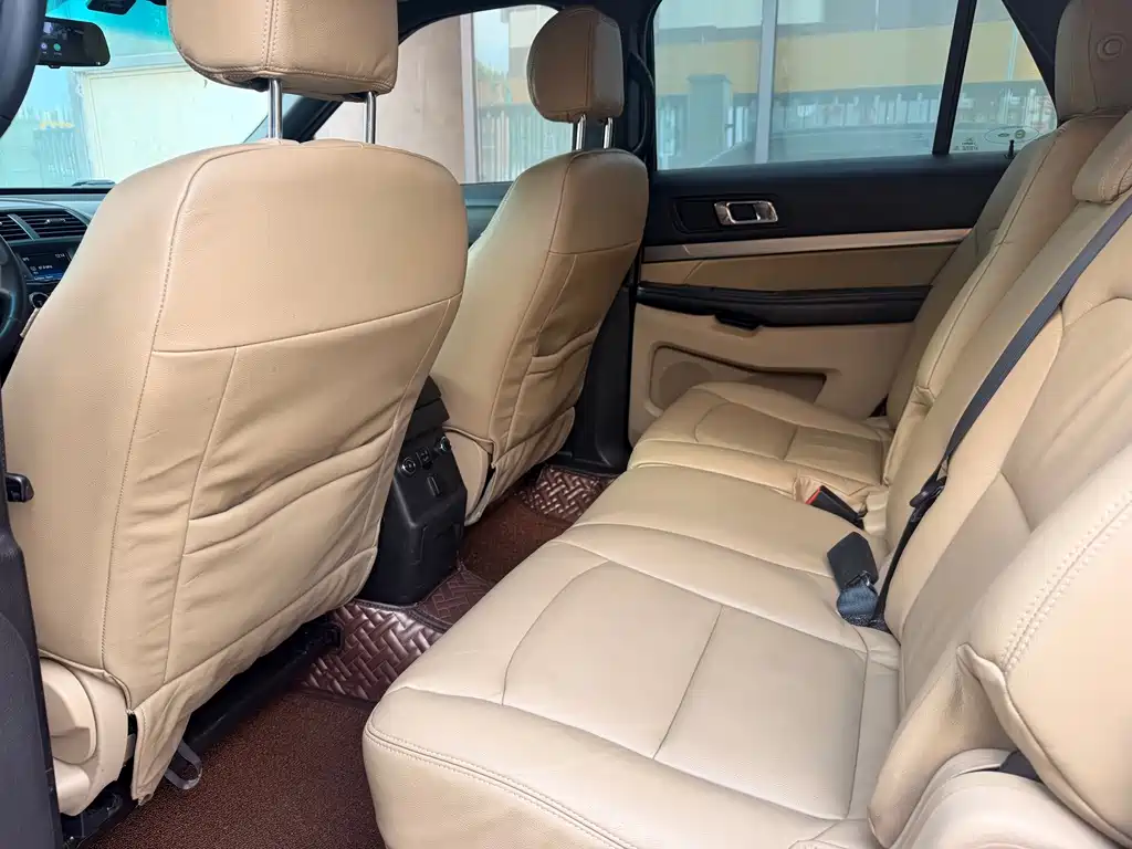 Ford Explorer (Import) — миниатюра 9