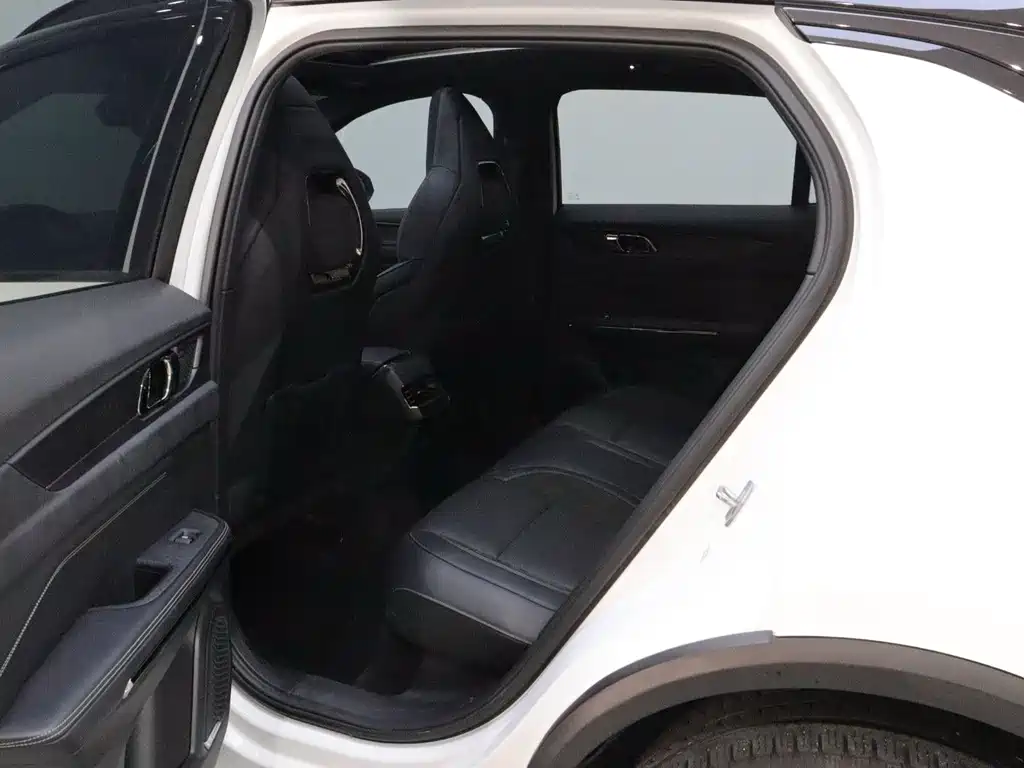 Lynk & Co 01 — миниатюра 12