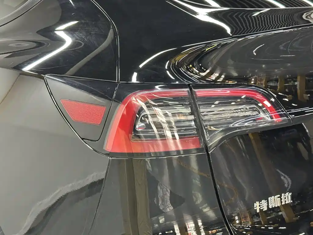 Tesla Model Y — миниатюра 11
