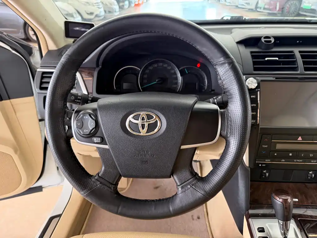 Toyota Camry — миниатюра 26