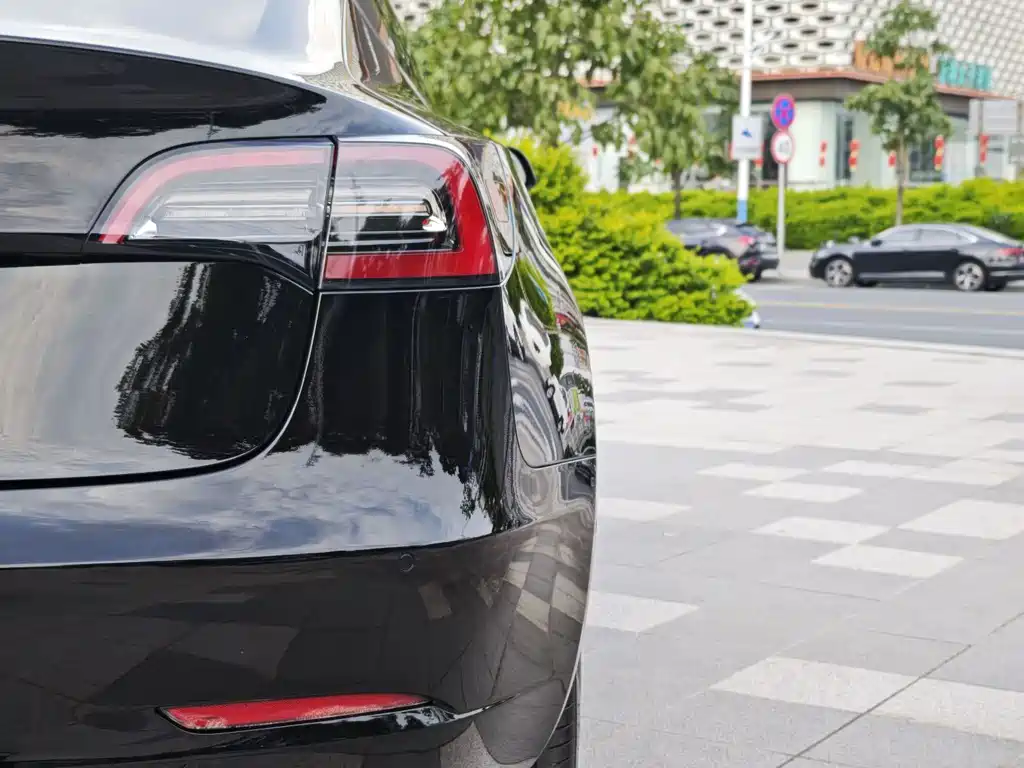 Tesla Model 3 — миниатюра 17