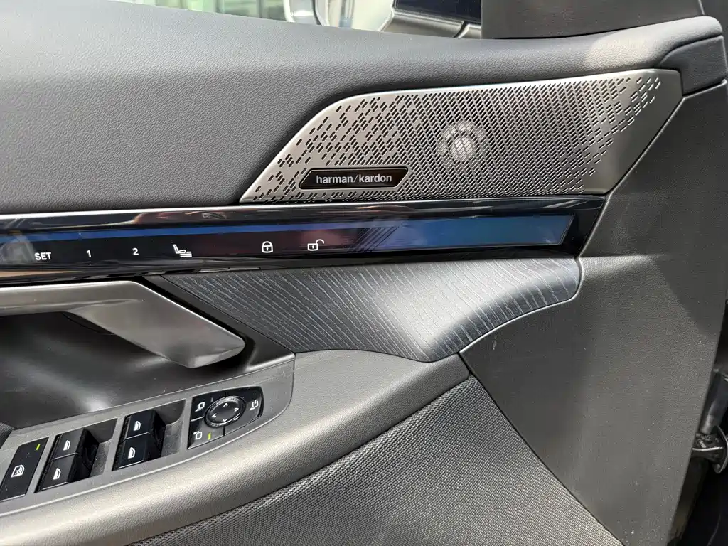 BMW i5 — миниатюра 10