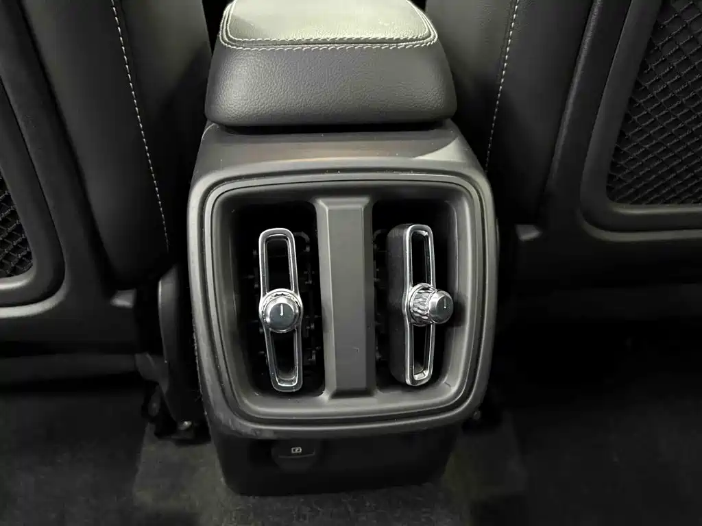 Volvo XC40 — миниатюра 15