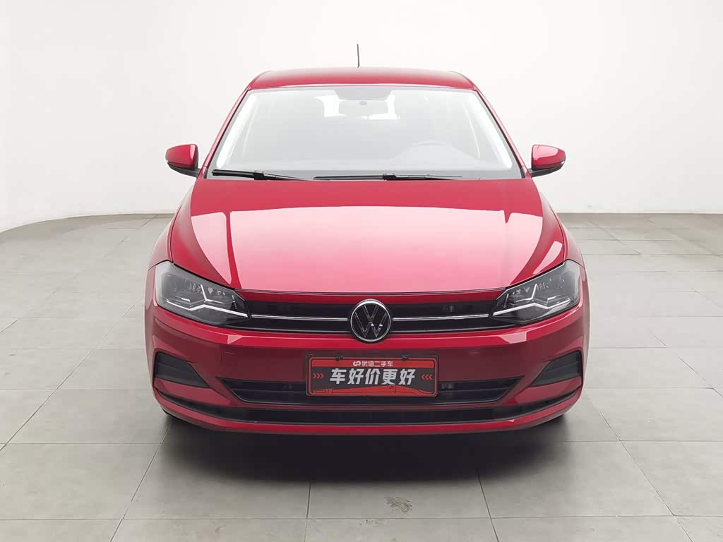 Volkswagen Polo 1.5 л 2023 г. красный/фиолетовый, пробег 7100 км
