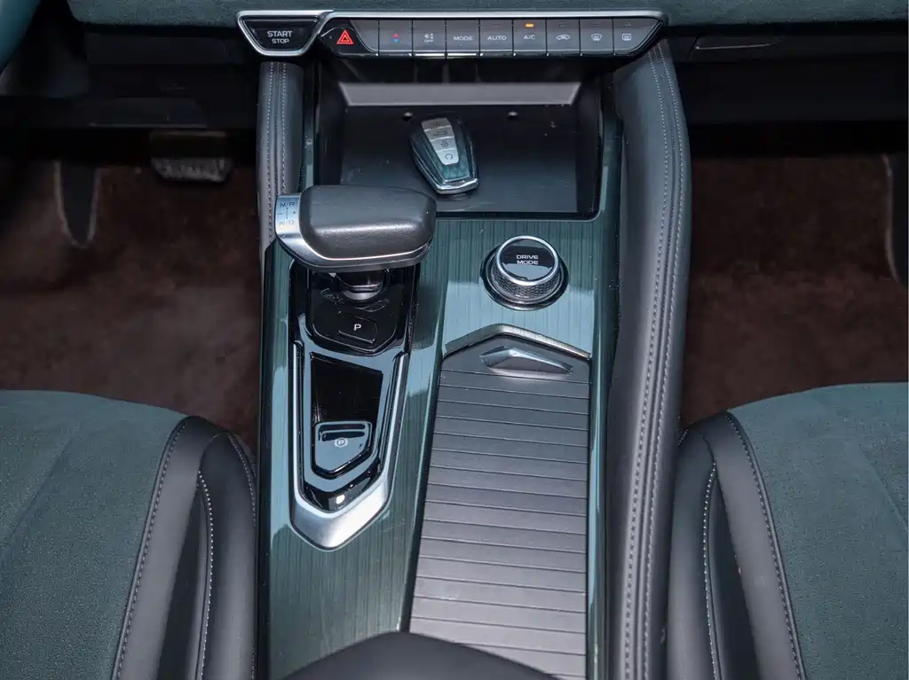 Geely Xingyue L — миниатюра 18