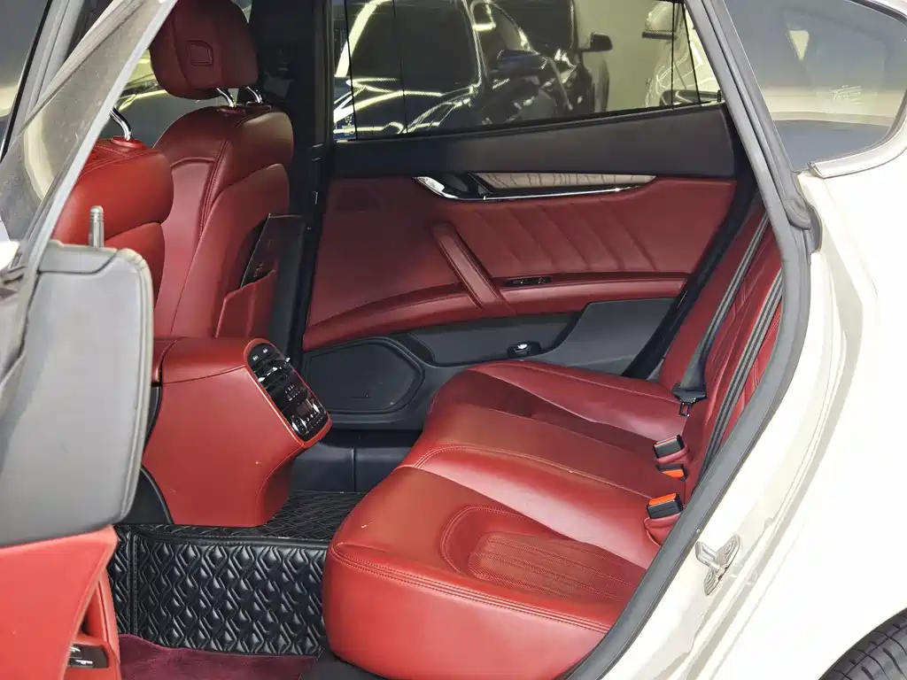 Maserati Quattroporte — миниатюра 9