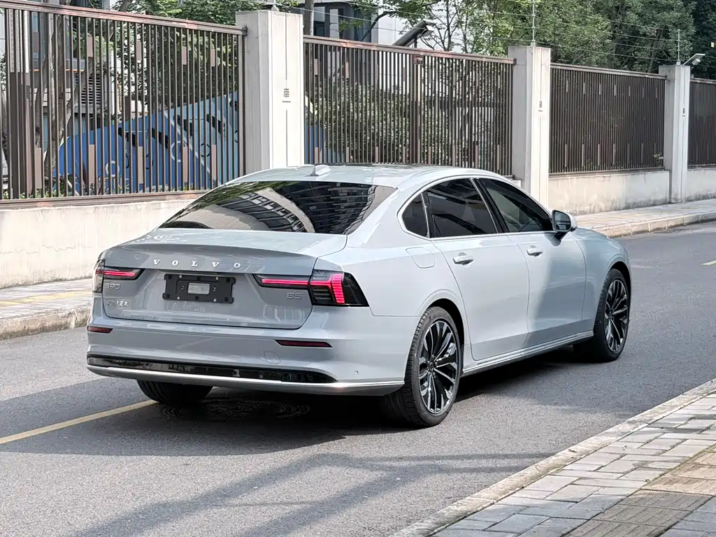 Volvo S90 2026 B5 Luxury