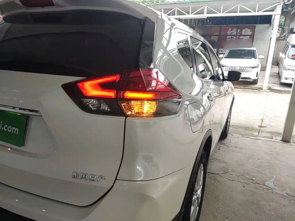 Nissan X-Trail — миниатюра 8