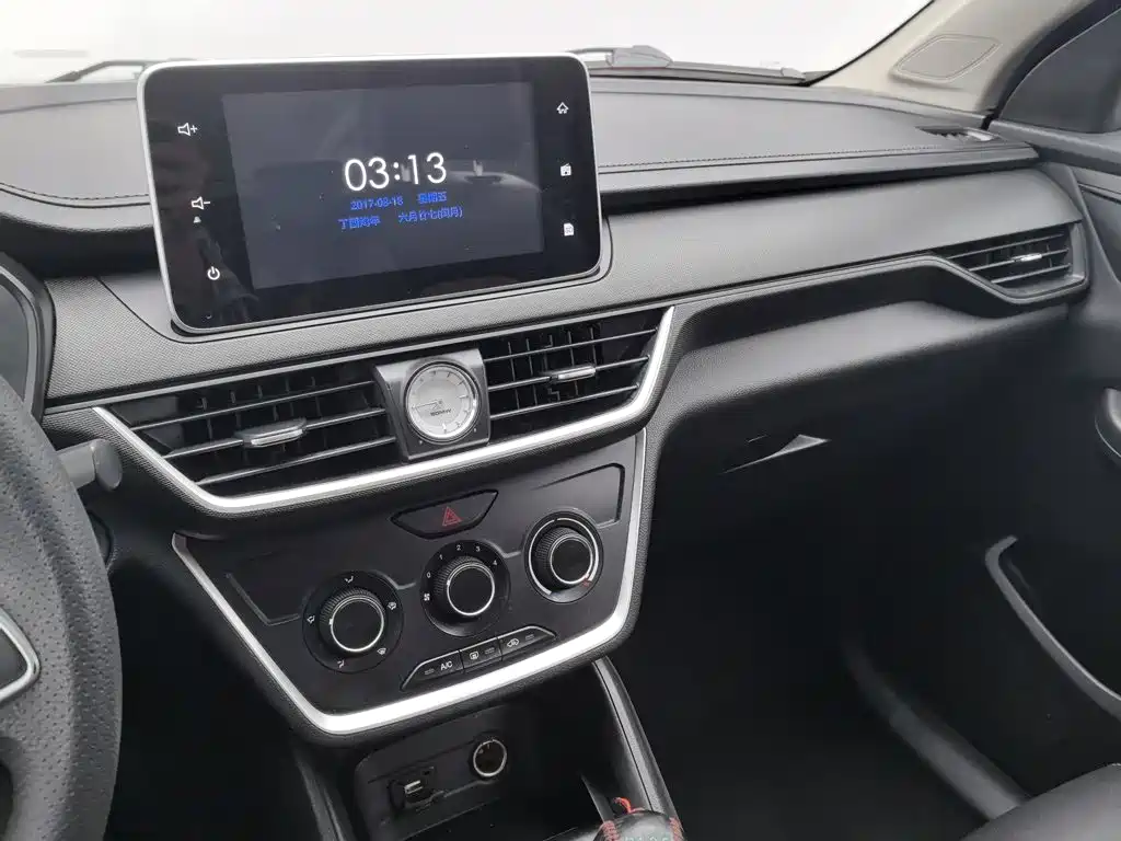 Wuling Hongguang S3 — миниатюра 12