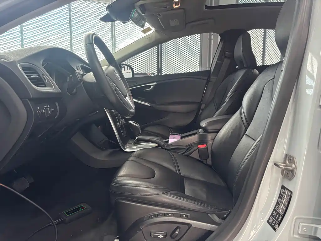 Volvo V40 — миниатюра 6