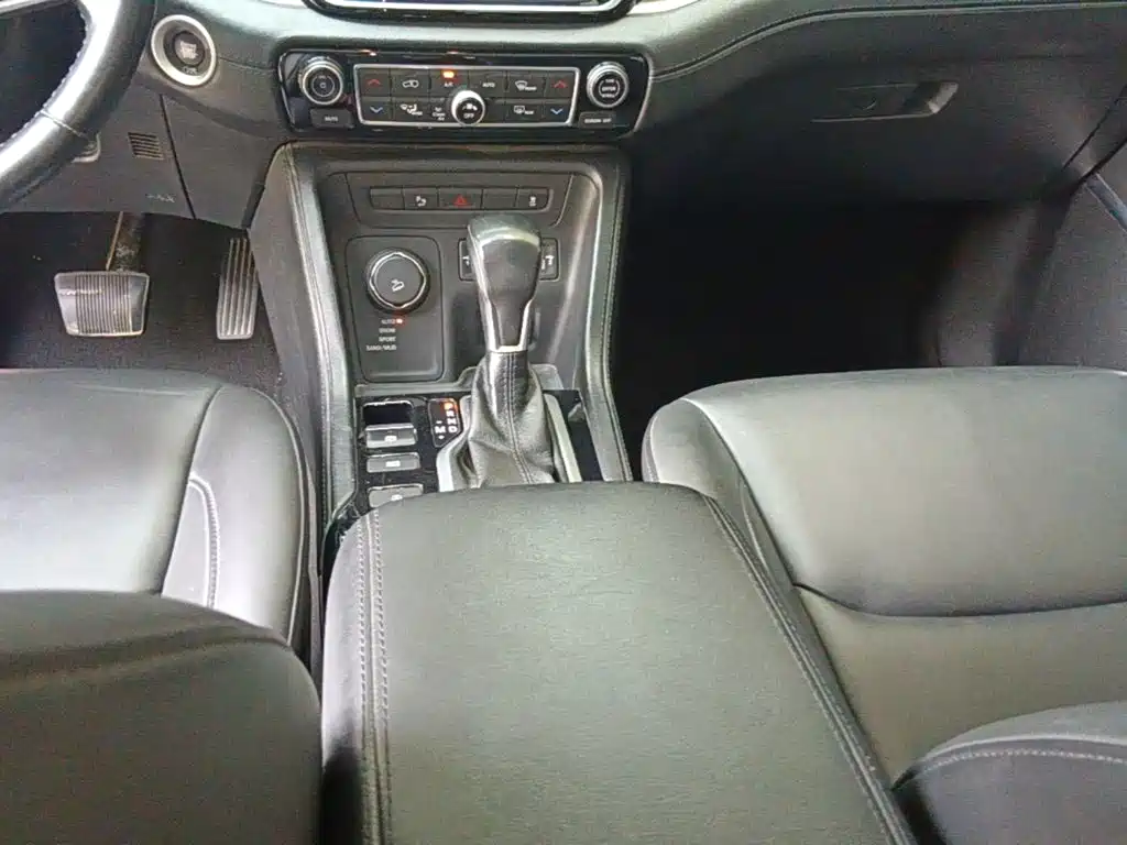 Jeep Commander — миниатюра 10