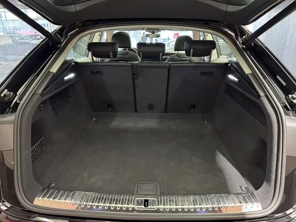 Audi Q8 — миниатюра 8